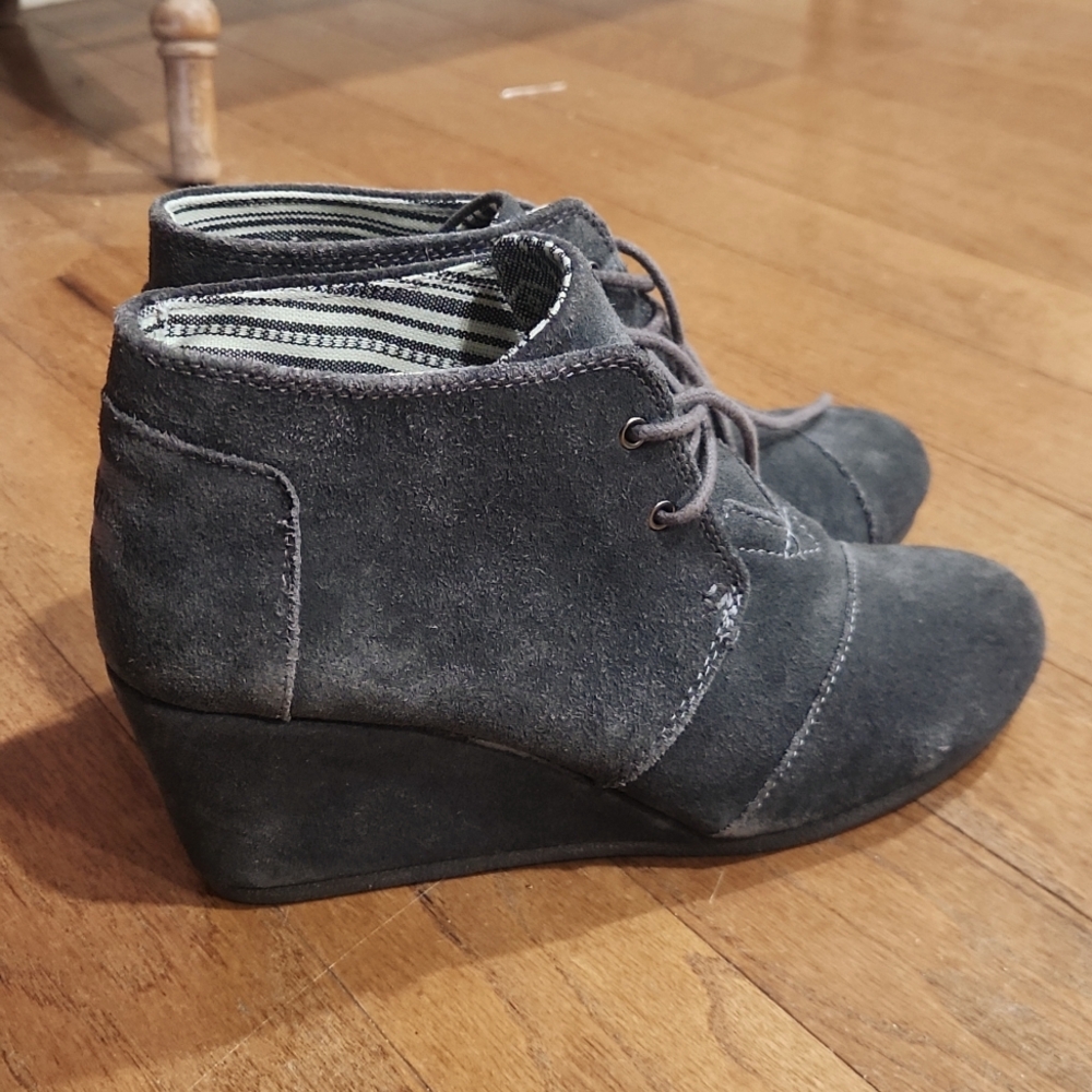 Toms wedges